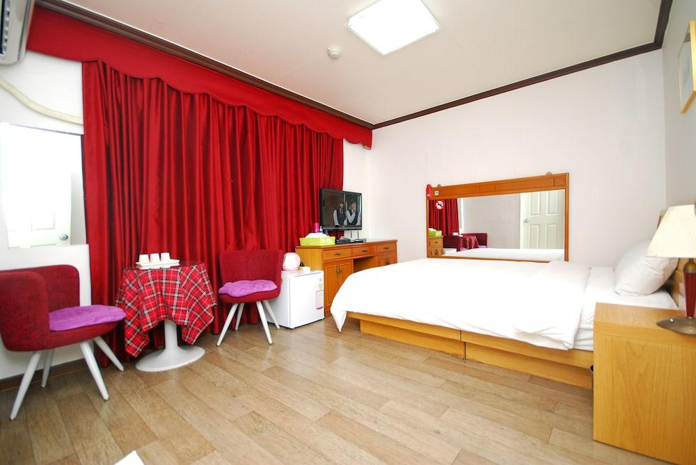 M Motel
