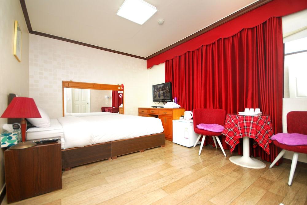 M Motel