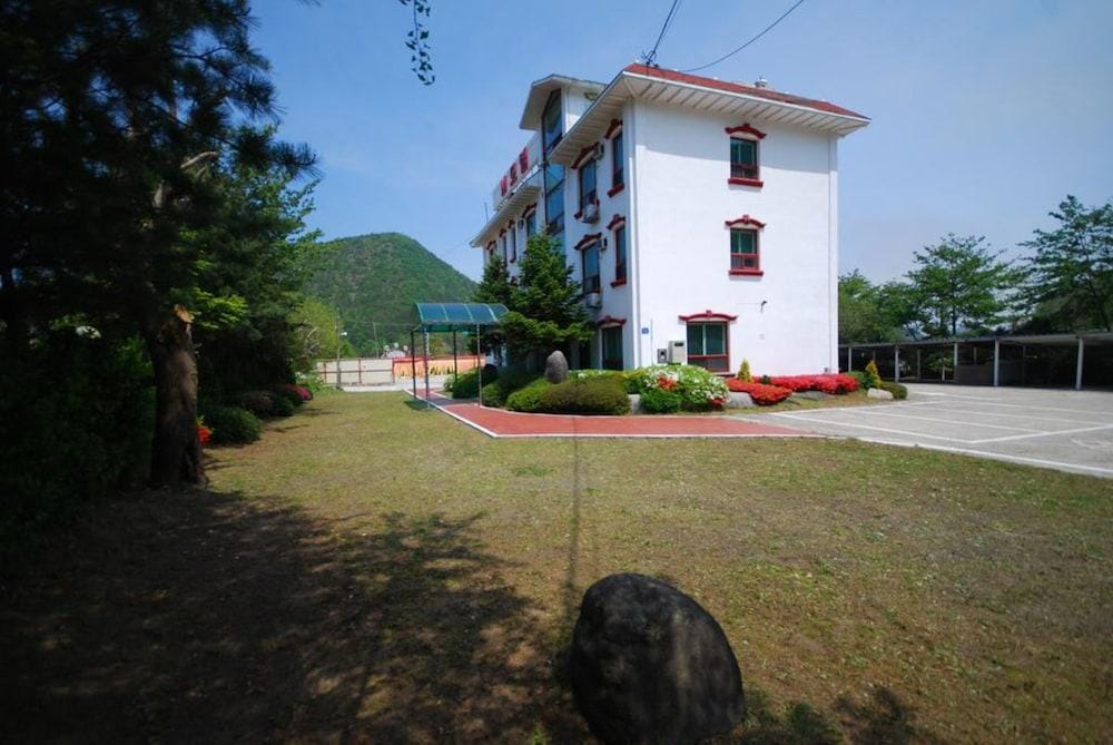 M Motel