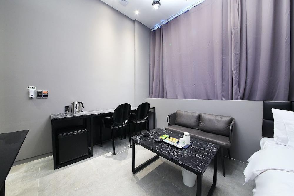 Yaja Hotel Wirye