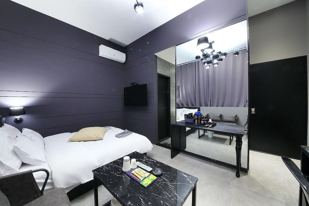 Yaja Hotel Wirye