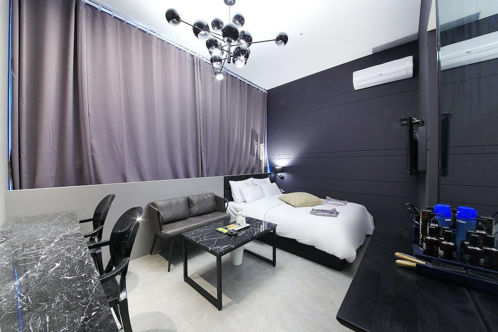 Yaja Hotel Wirye