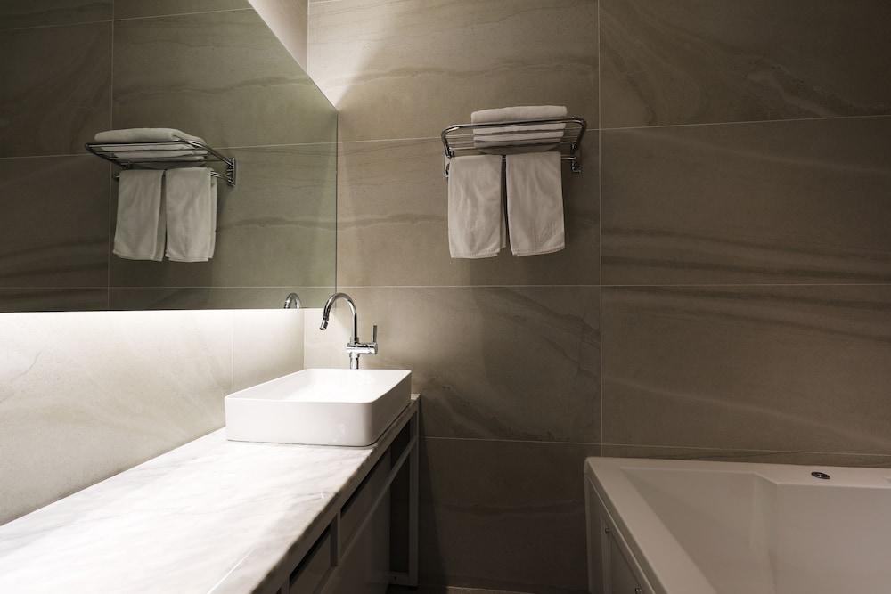 Yaja Hotel Wirye