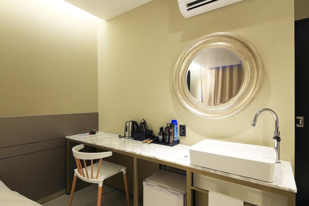 Yaja Hotel Wirye