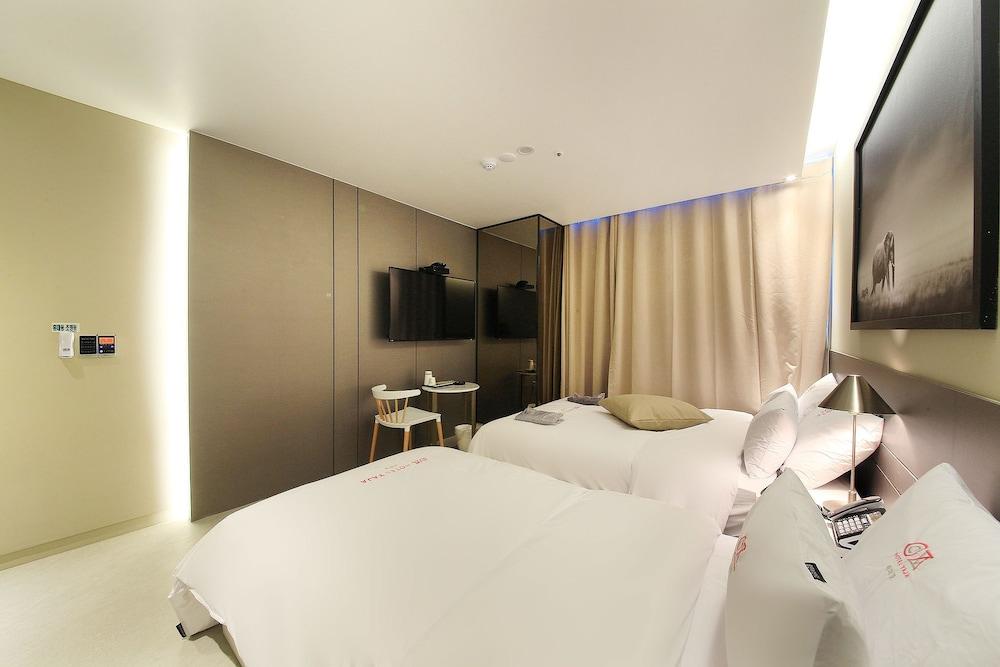 Yaja Hotel Wirye