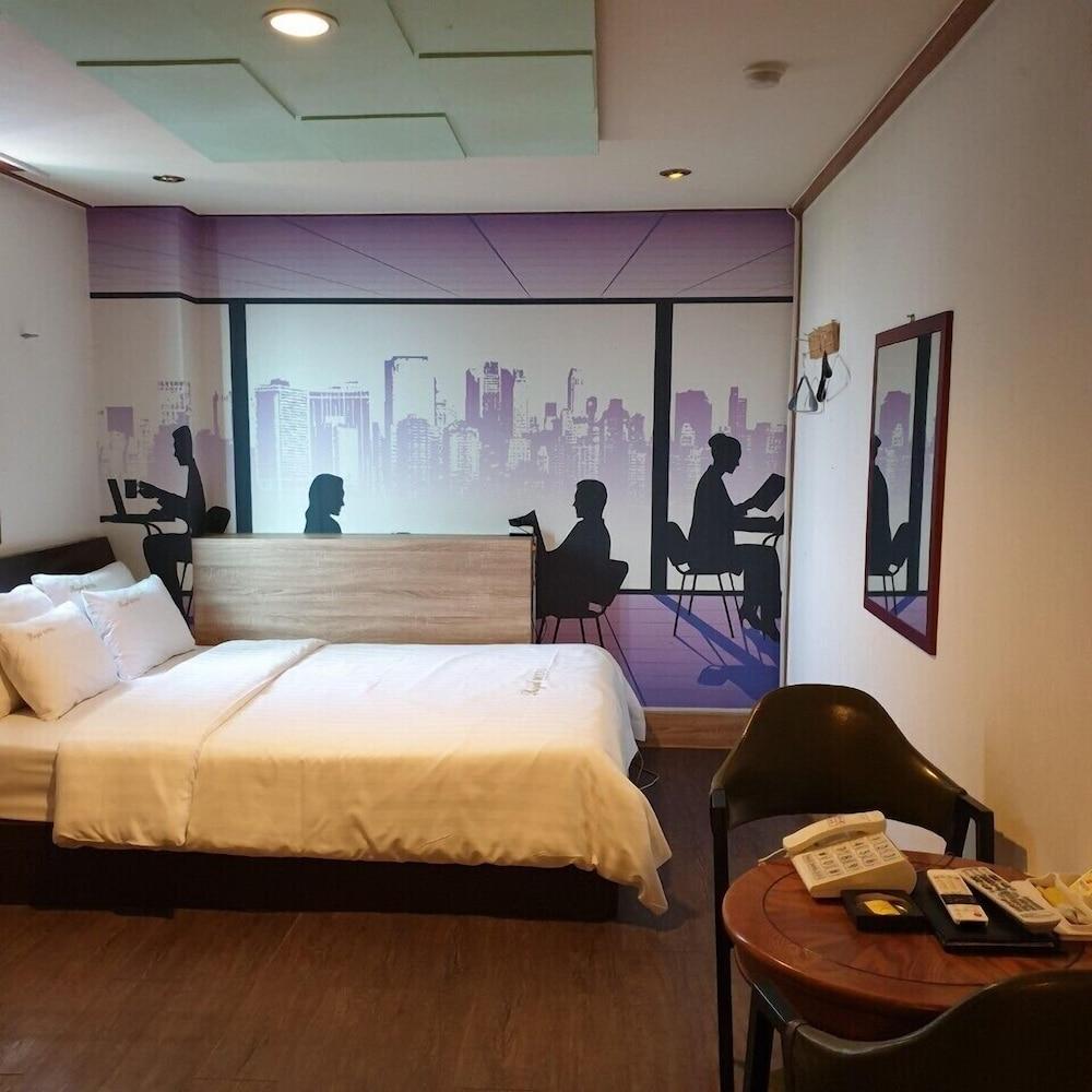 Pocheon Royal
