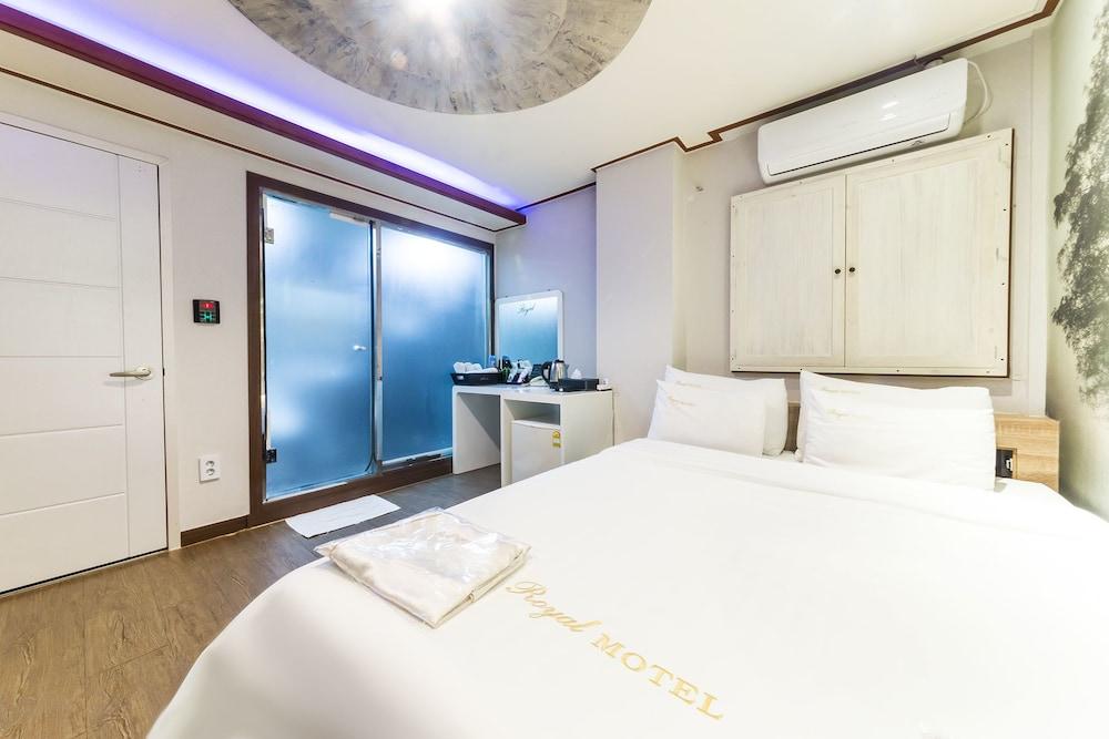 Pocheon Royal