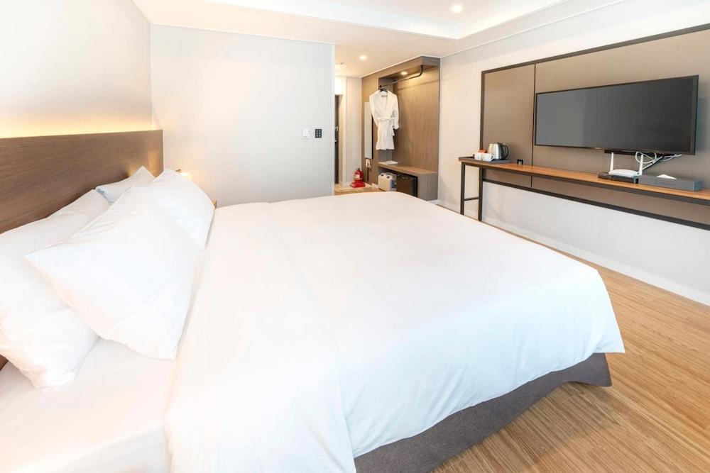 The Mains Hotel