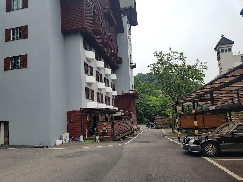 Garden Hotel