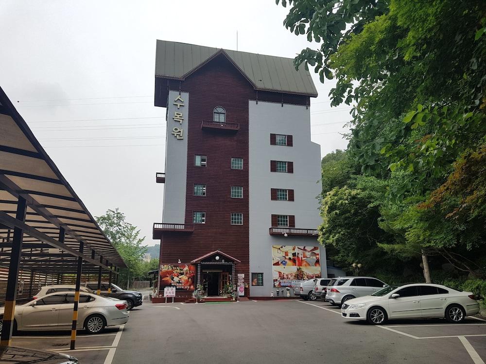 Garden Hotel