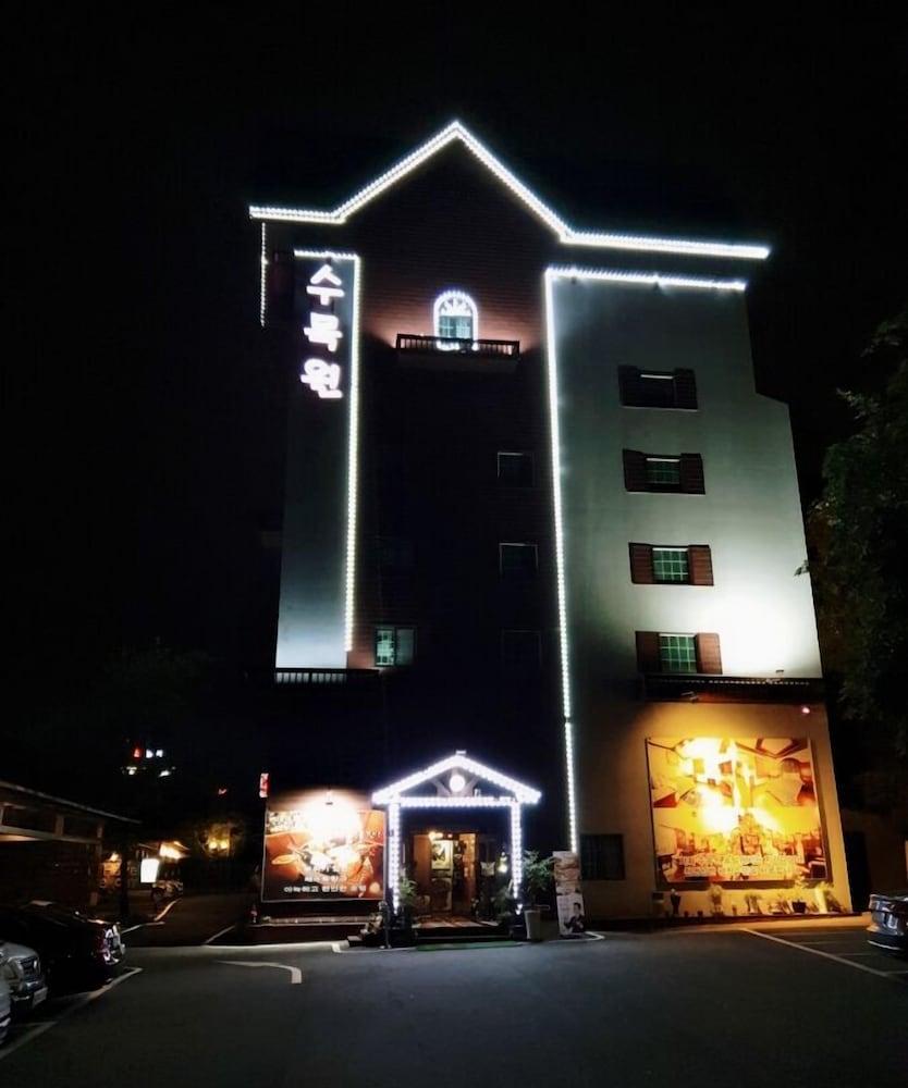 Garden Hotel