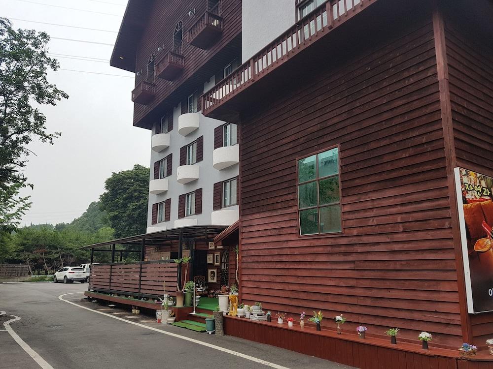 Garden Hotel
