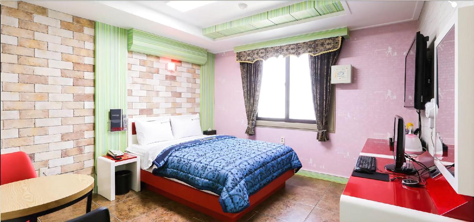 Diamond Motel