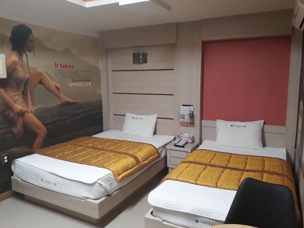 Diamond Motel