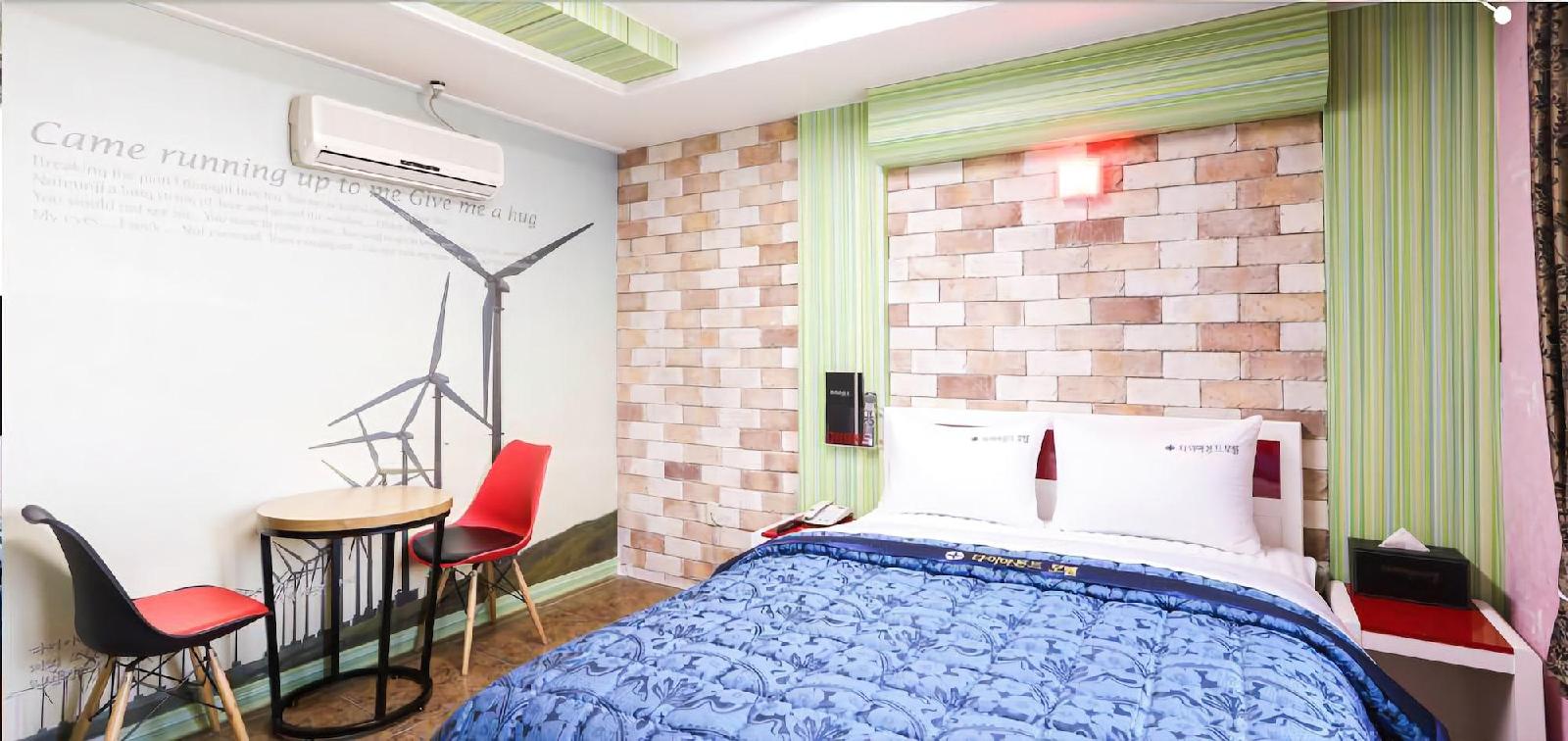 Diamond Motel