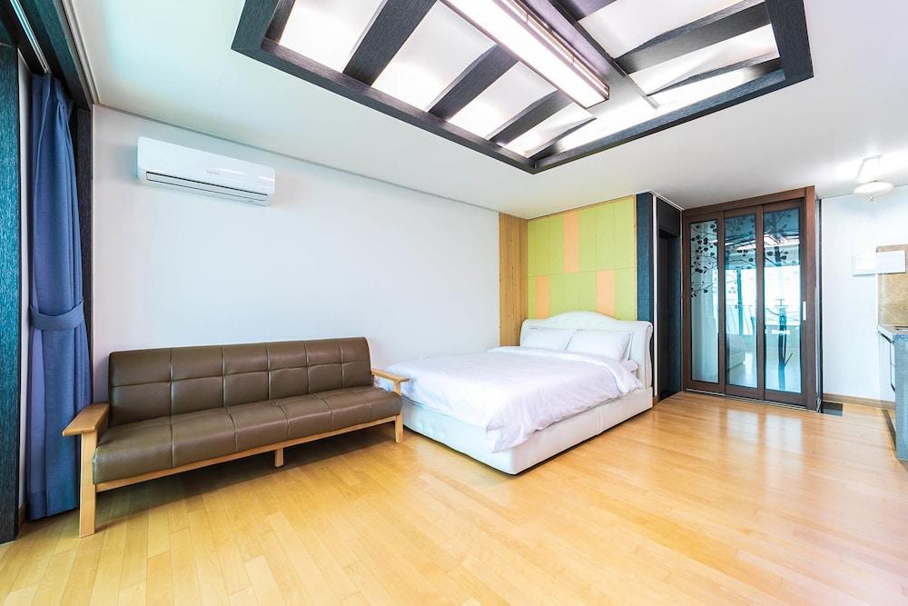 Pension Venezia In Samcheok