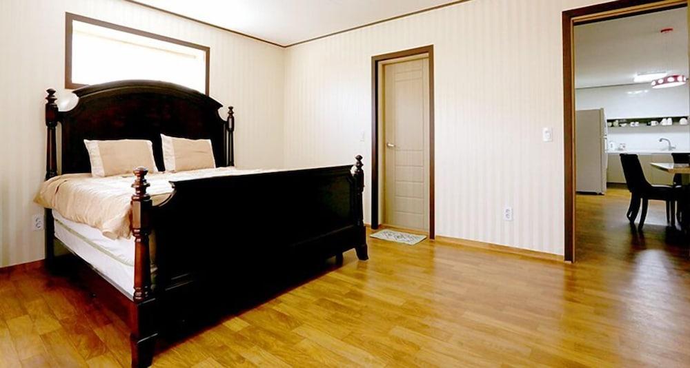 Mir House 1157
