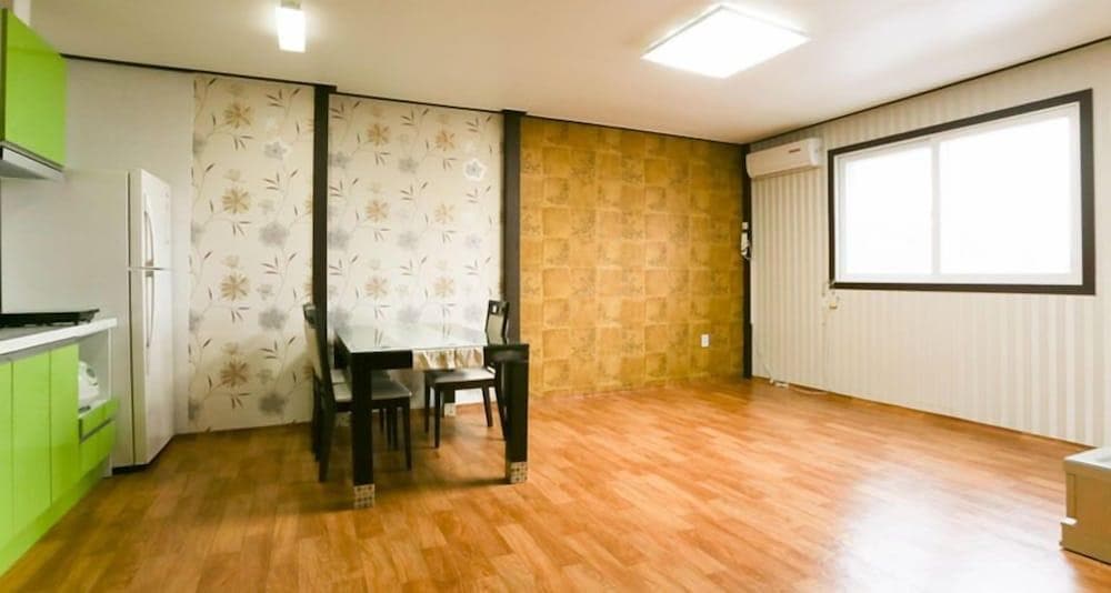 Mir House 1157