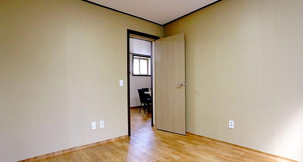 Mir House 1157