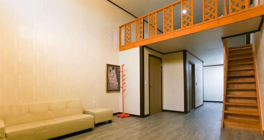 Mir House 1157
