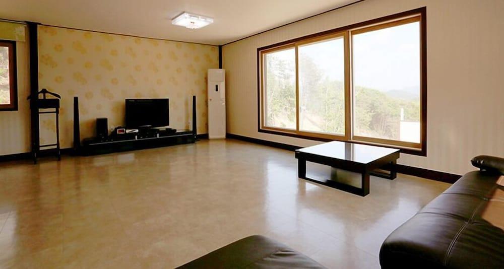 Mir House 1157