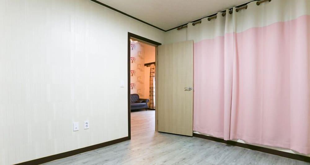 Mir House 1157