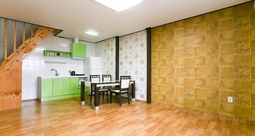 Mir House 1157