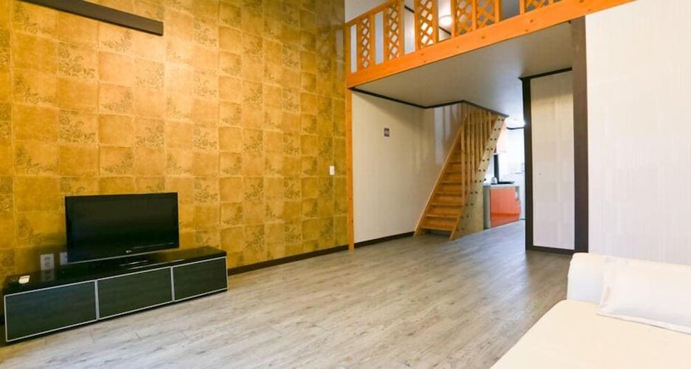 Mir House 1157