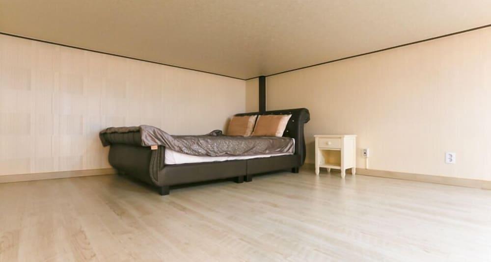 Mir House 1157