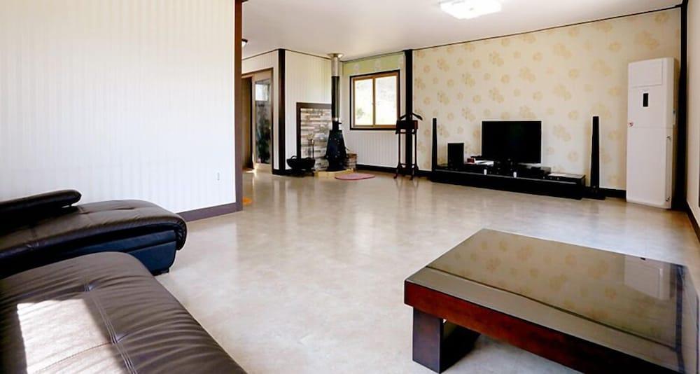 Mir House 1157