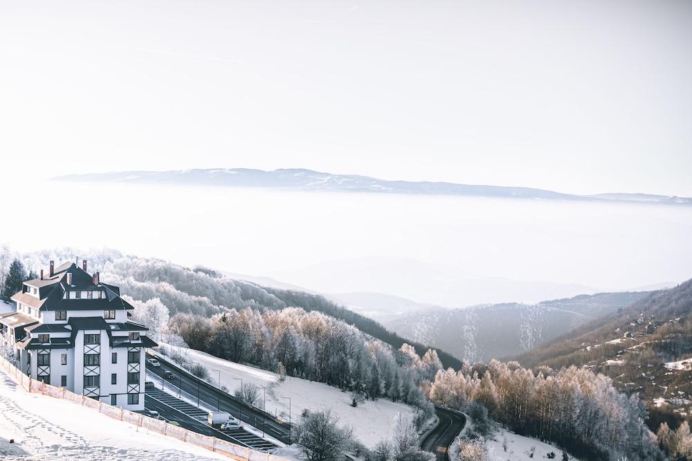 Sky Cabin Apartments