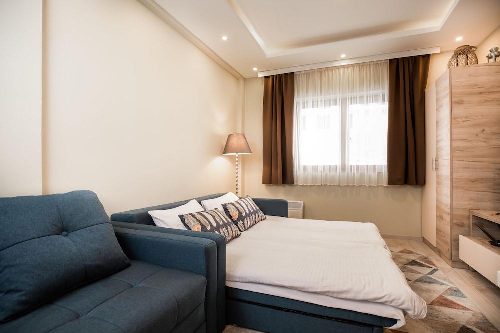 Sky Cabin Apartments