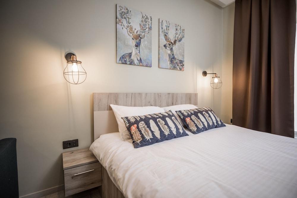 Sky Cabin Apartments