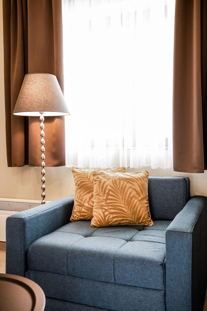 Sky Cabin Apartments