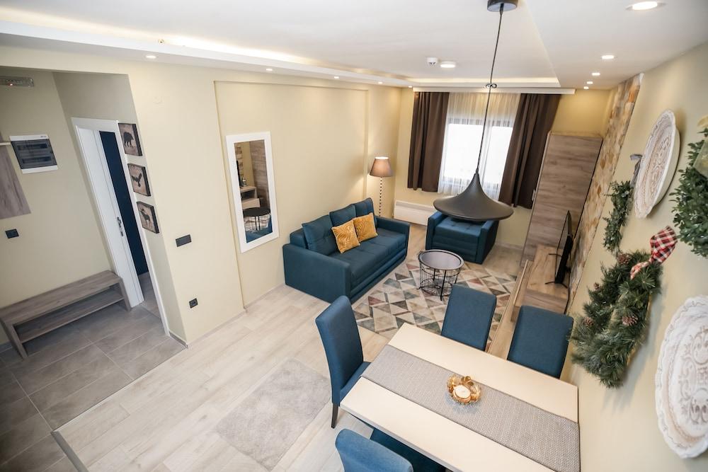 Sky Cabin Apartments