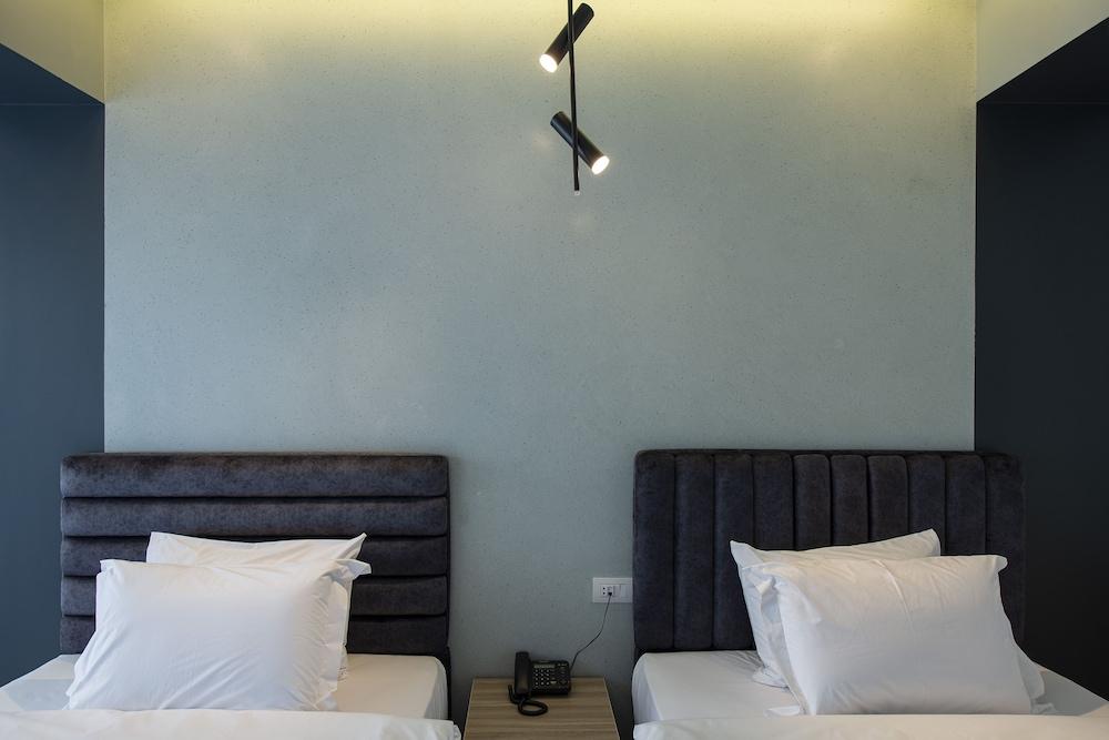 ZUR Studios & Suites
