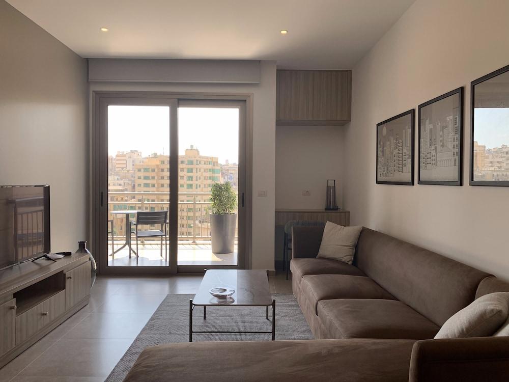 ZUR Studios & Suites