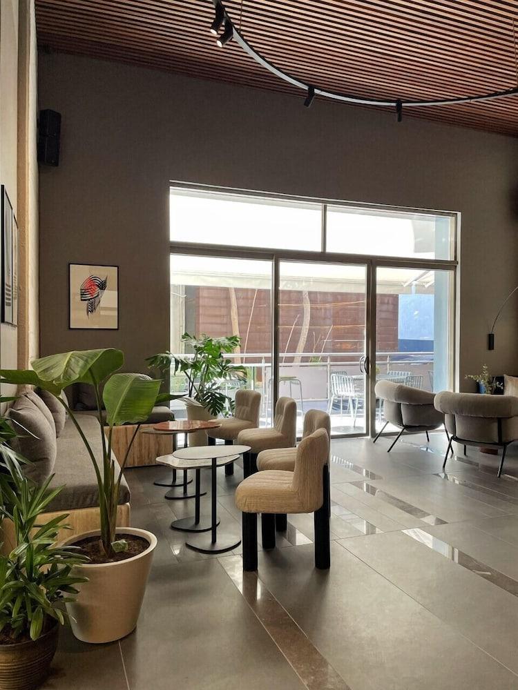ZUR Studios & Suites