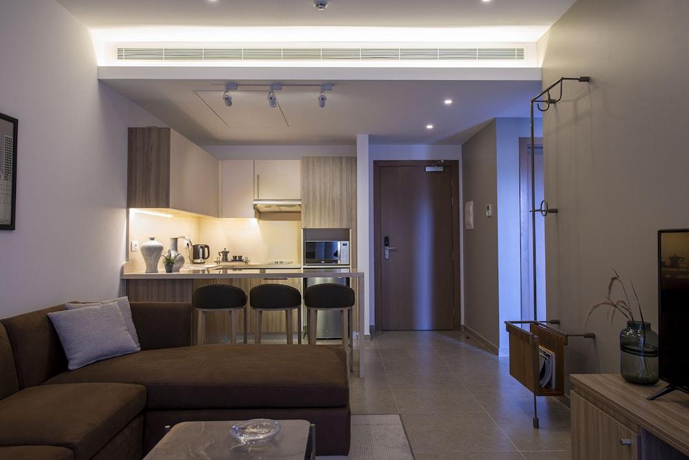 ZUR Studios & Suites