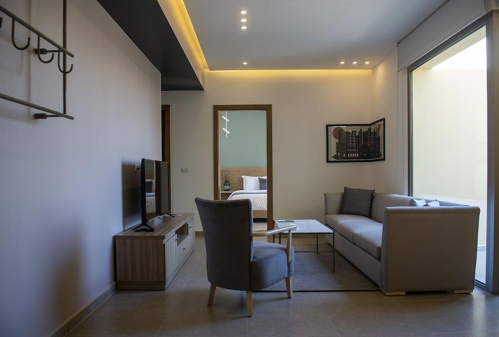 ZUR Studios & Suites