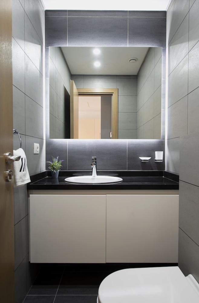 ZUR Studios & Suites