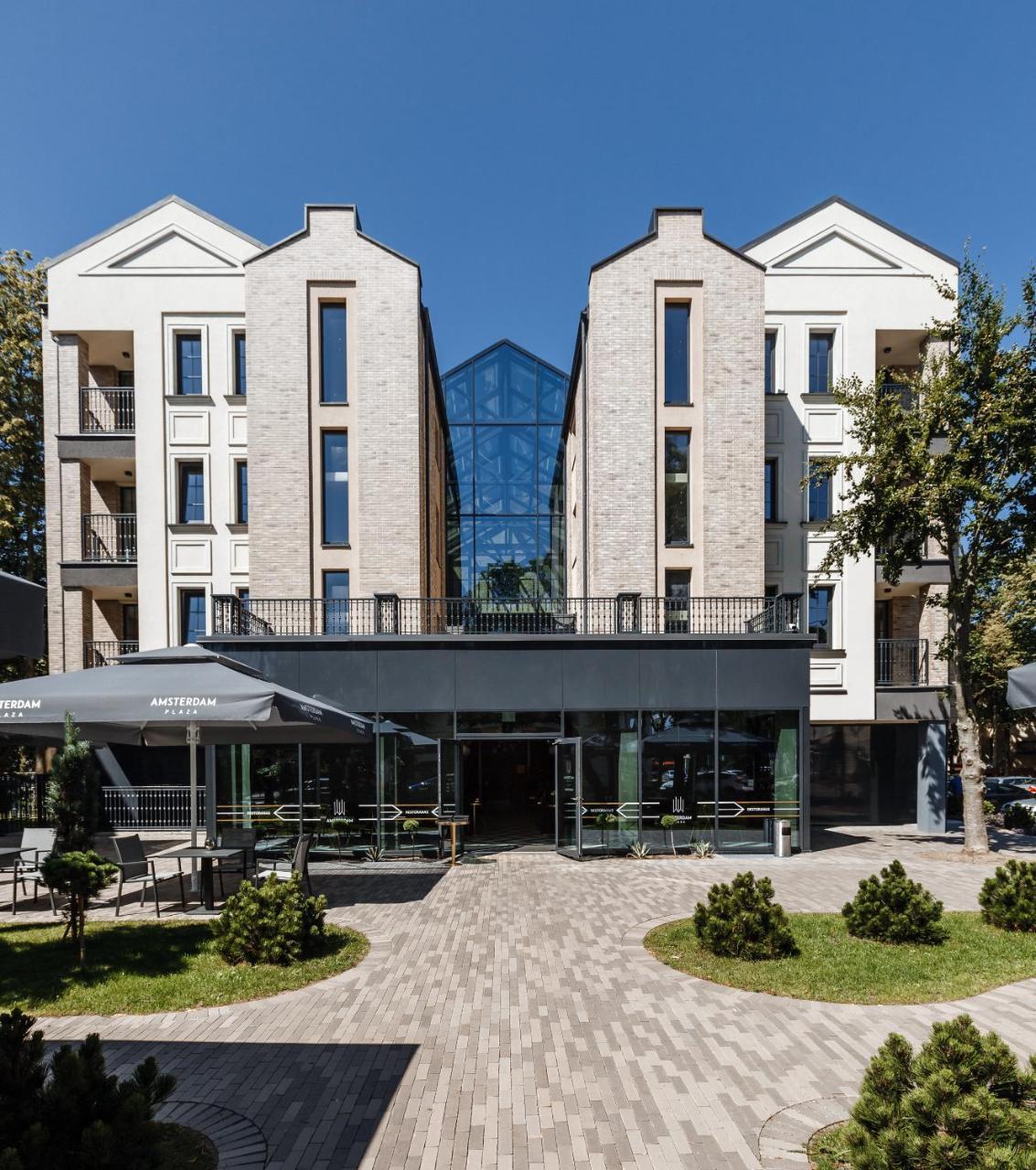 Amsterdam Plaza