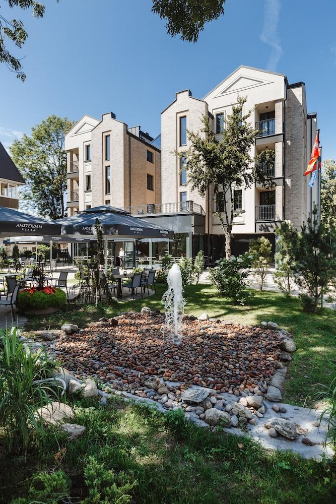 Amsterdam Plaza