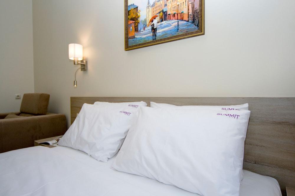 Summit Apart Hotel