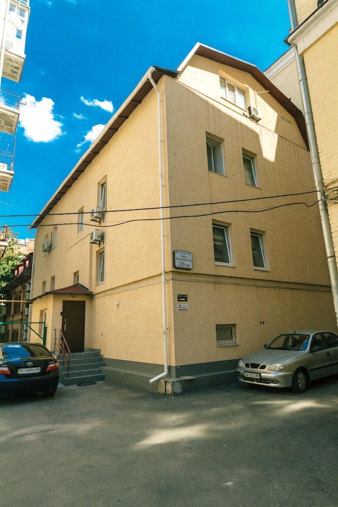 ApartHotel On Independence Square