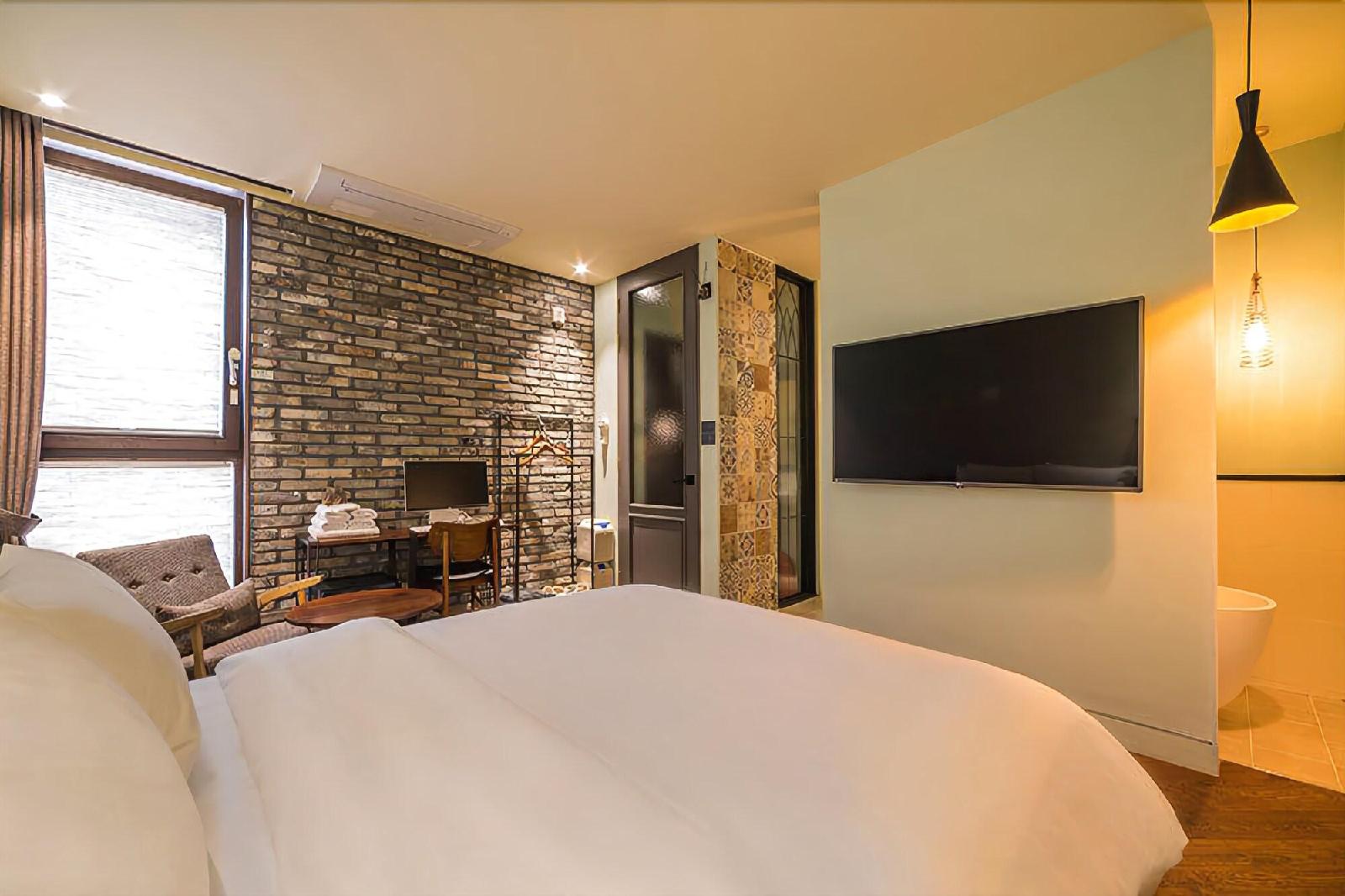 Hotel March