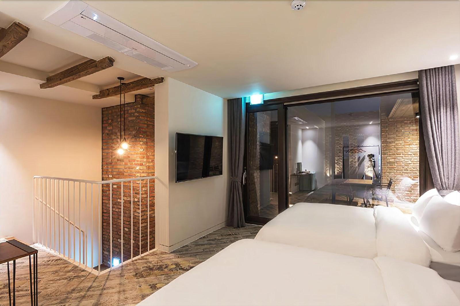 Hotel March