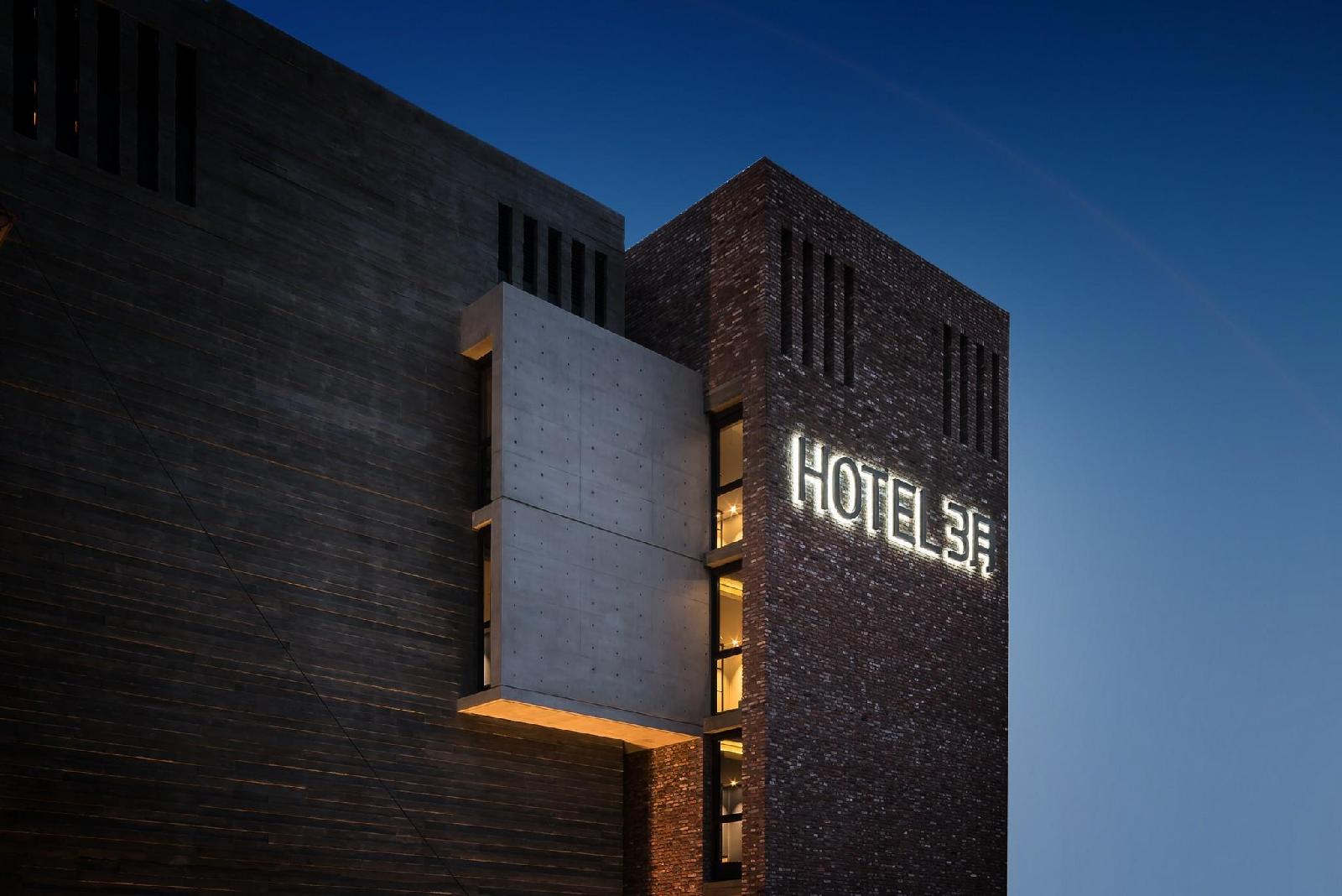 Hotel March