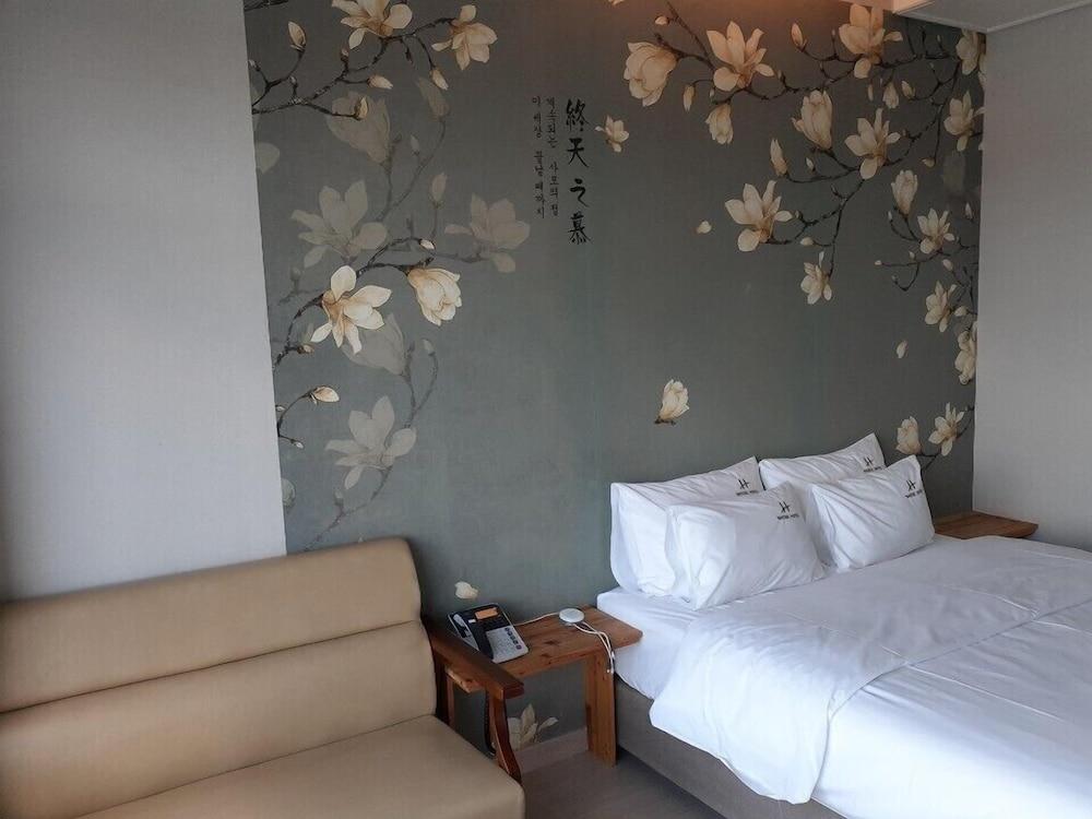 Tongyeong Bridge Hotel