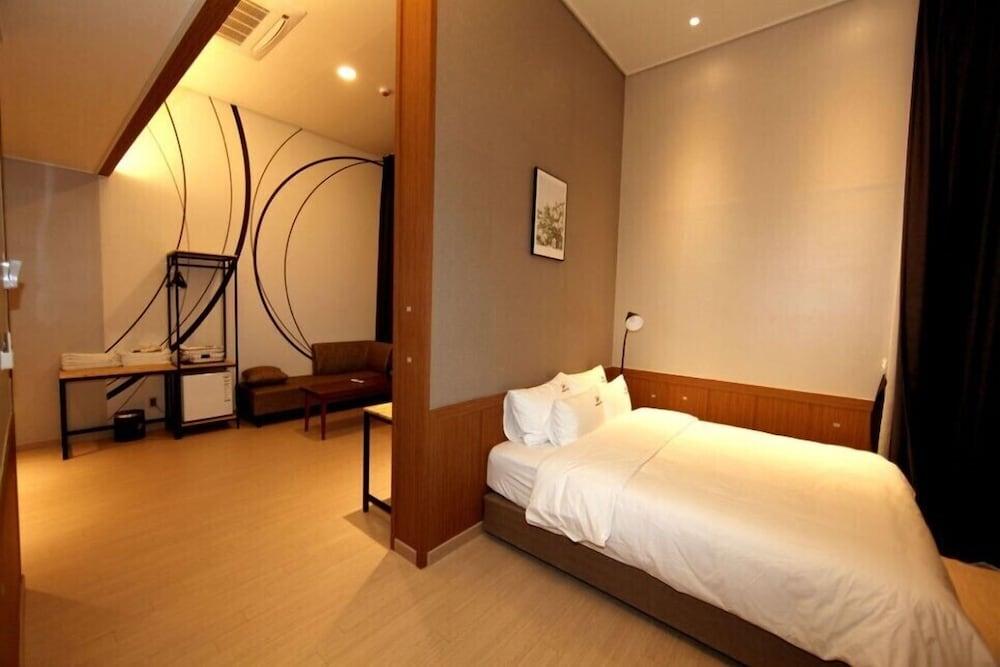 Tongyeong Bridge Hotel